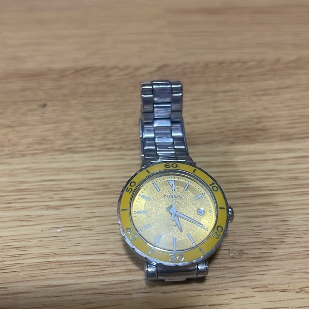 FOSSIL WATCH WITH YELLOW FACE AND SILVER ADJUSTABLE BAND